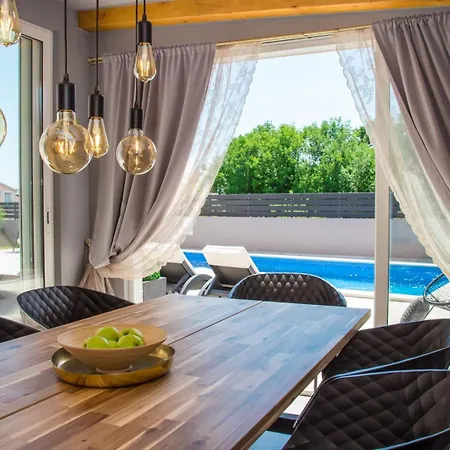 Franka וילה Vinež